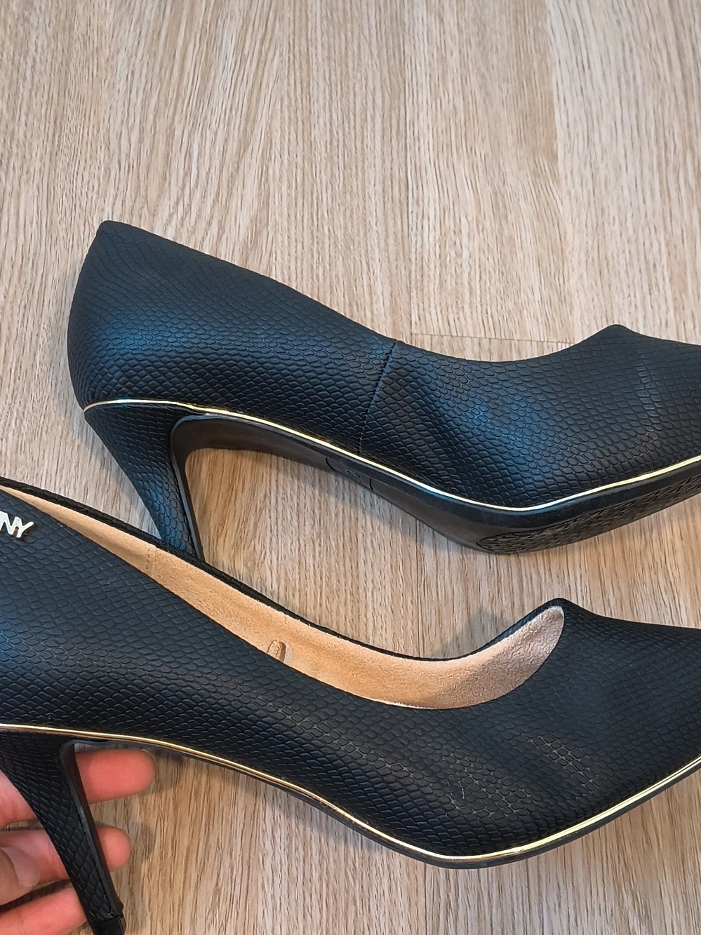 Jones New York Black Pointed-Toe Textured Heels with Gold Accent